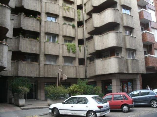 Local comercial en venta en León, Centro Ciudad photo 0