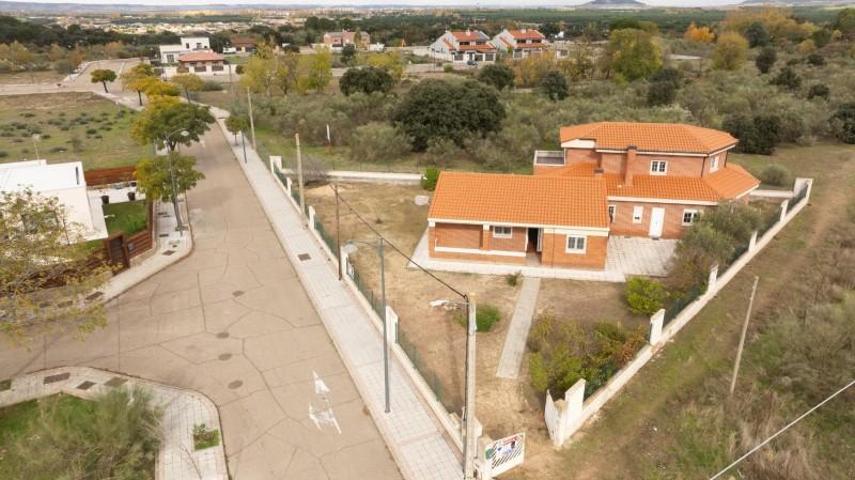 Chalet en venta en Boecillo, Castilla y leon photo 0