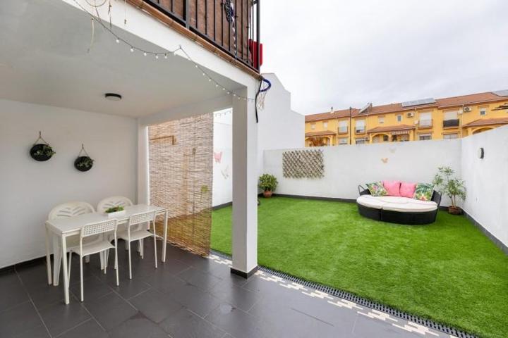Adosada en venta en Vegas del Genil, Vega de granada zona noroeste photo 0
