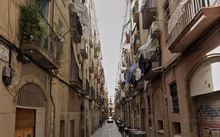 Entresuelo en venta en Barcelona, El Raval photo 0