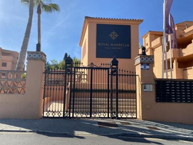 Apartamento en venta en El Paraíso, Costa del Sol photo 0