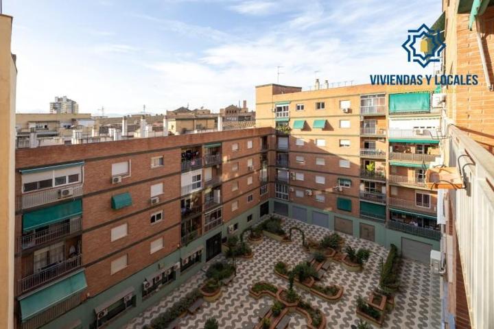Piso en venta en Granada, Plaza de toros photo 0