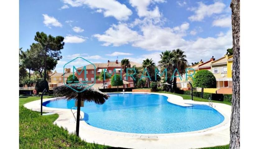 Adosada en venta en Lepe, Islantilla - Campo de Golf photo 0