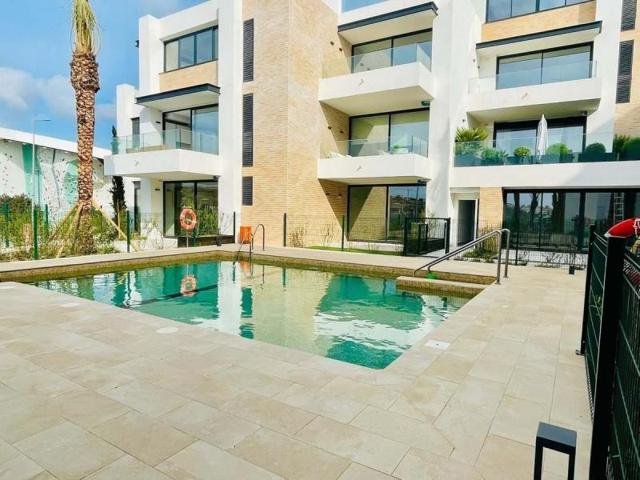 Piso en venta en Estepona, Estepona photo 0