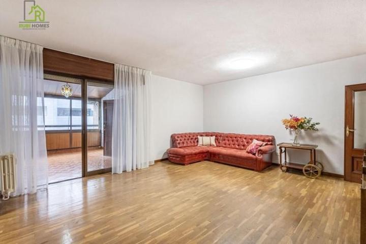 Piso en venta en Granada, Constitucion photo 0