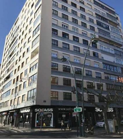 Local comercial en venta en León, Centro Ciudad photo 0