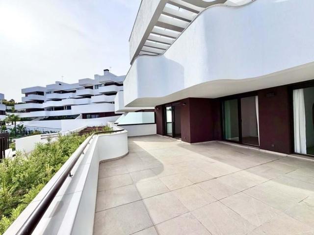 Piso en venta en Estepona, Estepona photo 0