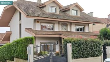 Chalet en venta en Teo, San sandurnino photo 0