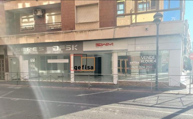 Local comercial en venta en Valdepeñas, Centro photo 0