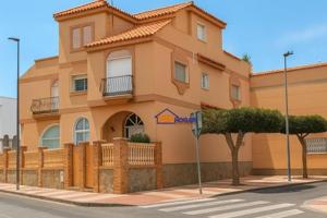 Bungalow en venta en Roquetas de Mar, Avenida Pintor Rosales photo 0