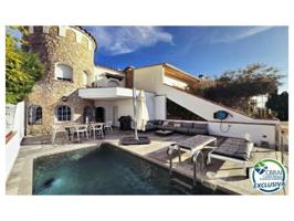 Casa en venta en Empuriabrava photo 0