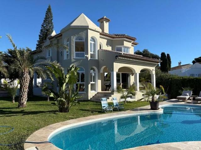 Chalet en venta en Marbella, Marbella photo 0
