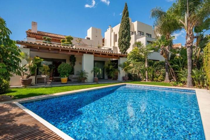 Chalet en venta en Marbella, Marbella photo 0