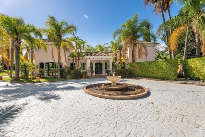 Chalet en venta en Marbella, Marbella photo 0