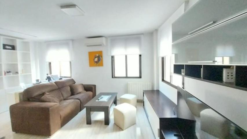 Apartamento en alquiler en Jaén, Centro - Jardinillos photo 0
