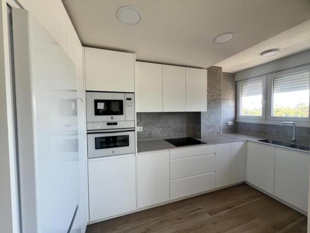 Piso en alquiler en Málaga, Plaza Reyna Manescau, 29002 photo 0