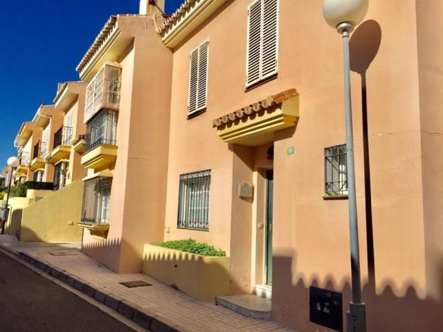 Adosada en alquiler en Fuengirola, Torreblanca del Sol photo 0