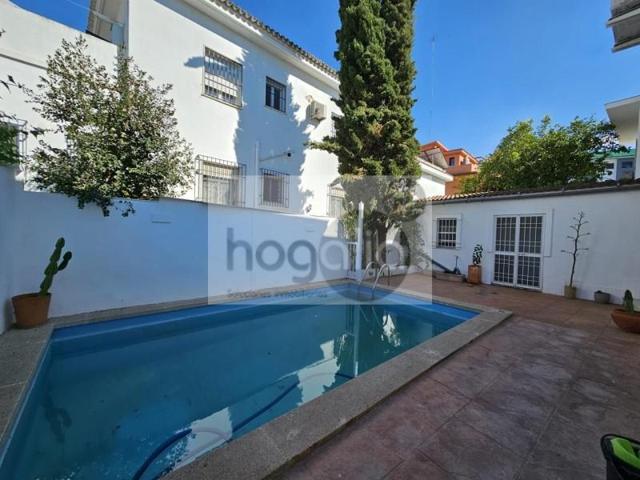 Chalet en alquiler en Sevilla, Heliopolis photo 0