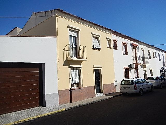 Adosada en venta en Puebla de la Calzada, Extremadura photo 0
