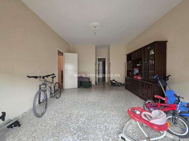Piso en venta en Úbeda, Ubeda photo 0