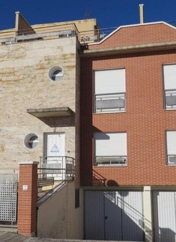 Adosada en venta en Carrión de Calatrava, Castilla la mancha photo 0