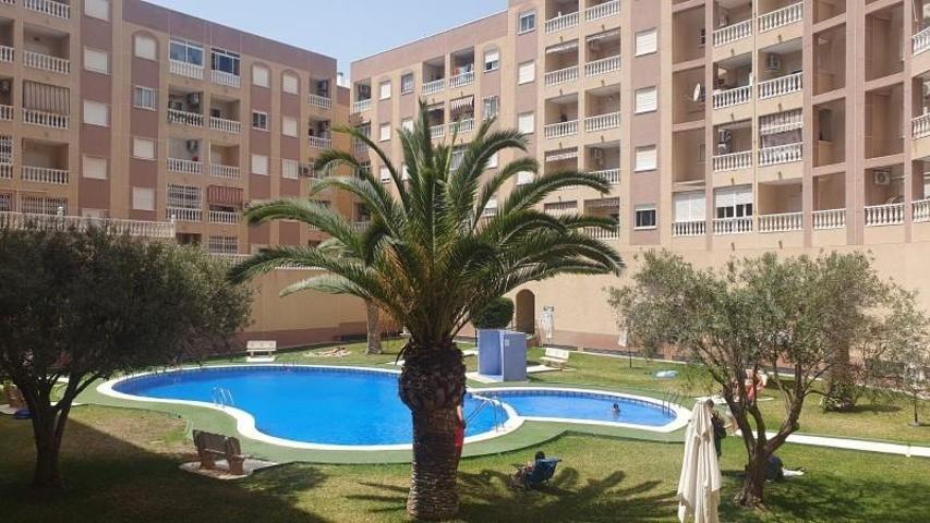 Apartamento en venta en Torrevieja, Centro photo 0