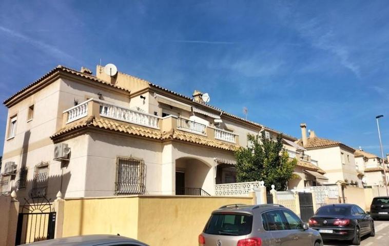 Apartamento en venta en Torrevieja, Aguas Nuevas photo 0
