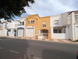 Adosada en venta en Roquetas de Mar, La Romanilla photo 0