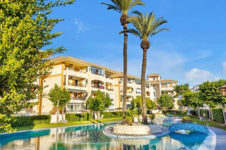 Apartamento en venta en Torrevieja, La Mata photo 0