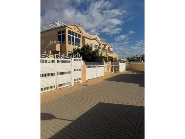 Bungalow en venta en Torrevieja photo 0