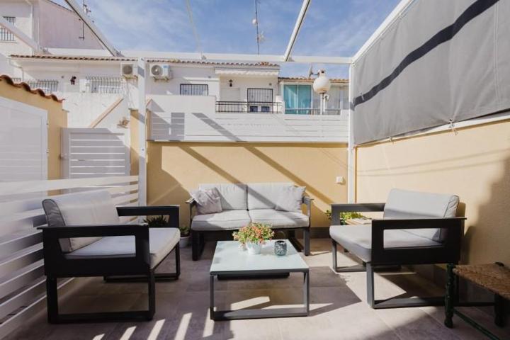 Bungalow en venta en Torrevieja, Playa de los Naufragos photo 0