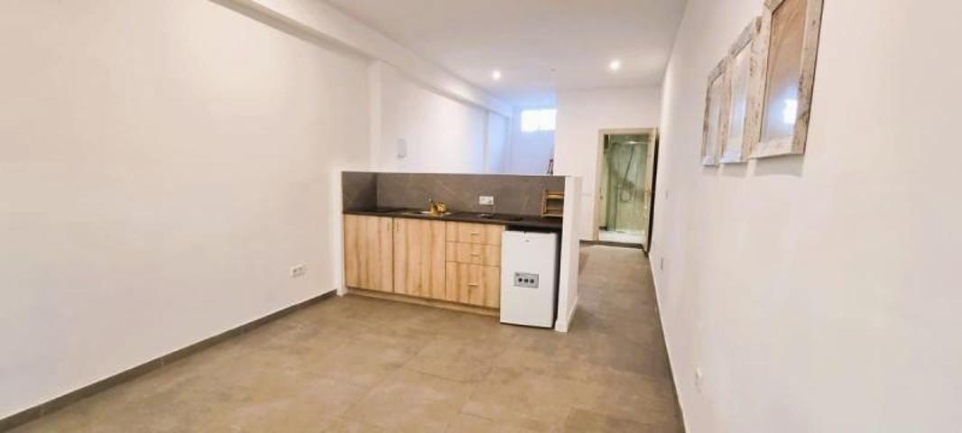 Apartamento en venta en Torremolinos, La Carihuela photo 0