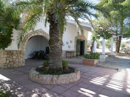 Chalet en venta en Yecla photo 0