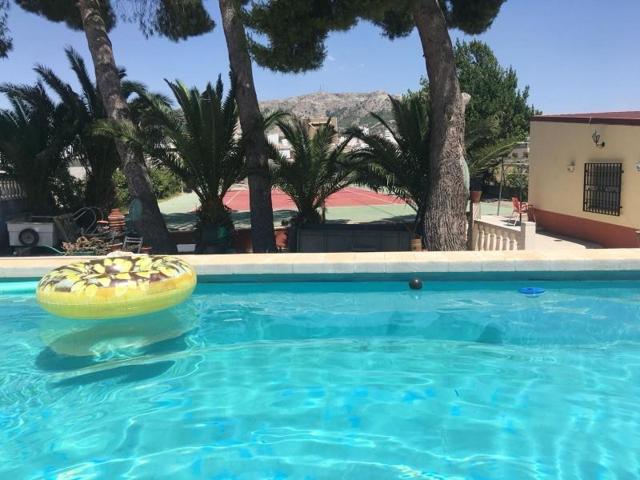 Casa con terreno en venta en Villena, Las Virtudes photo 0