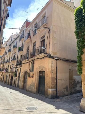 Edificio en venta en Tarragona, Tarragona photo 0