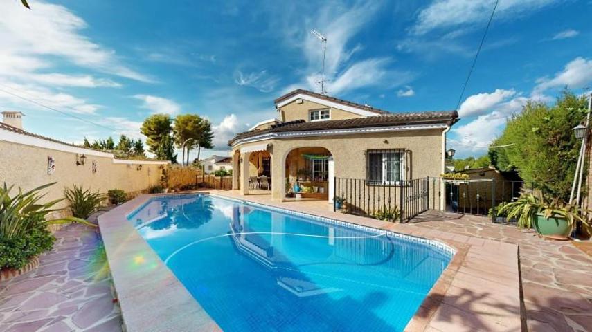 Chalet en venta en Montserrat, Montserrat photo 0