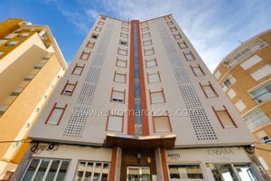 Apartamento en venta en Torrevieja, PUERTO photo 0