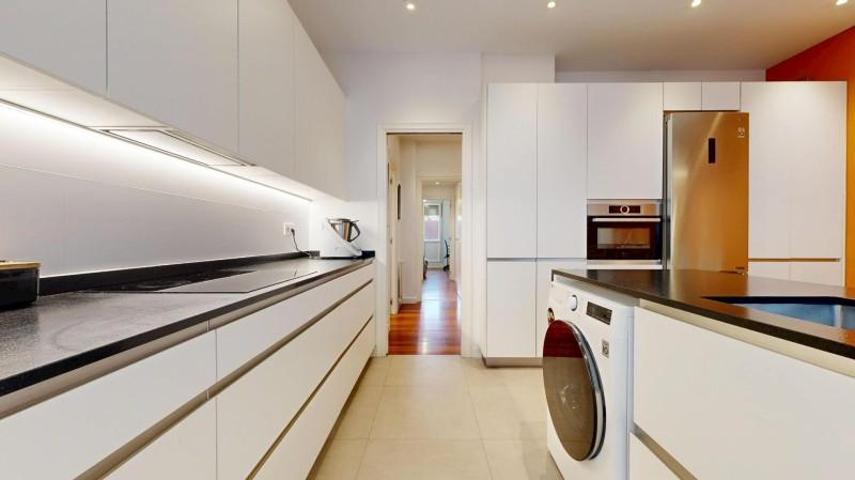 Piso en venta en Bilbao, Abando photo 0