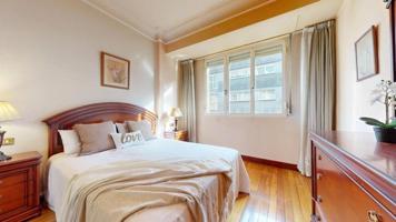 Piso en venta en Bilbao, Indautxu photo 0