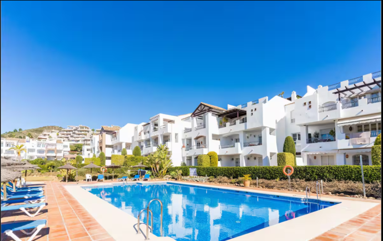 Piso en venta en Benahavís, Benahavis photo 0