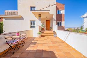 Chalet en venta en Zubia, Laurel de la Reina photo 0