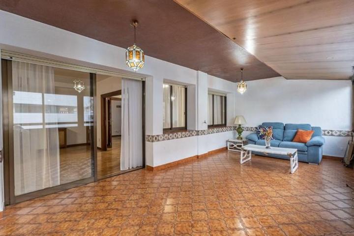 Piso en venta en Granada, Constitucion photo 0