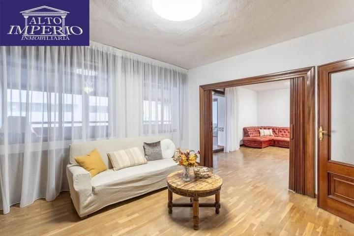 Piso en venta en Granada, Constitucion photo 0