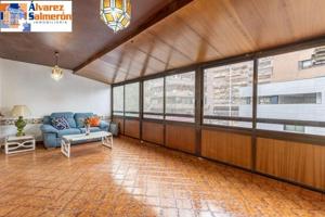 Piso en venta en Granada, Constitucion photo 0
