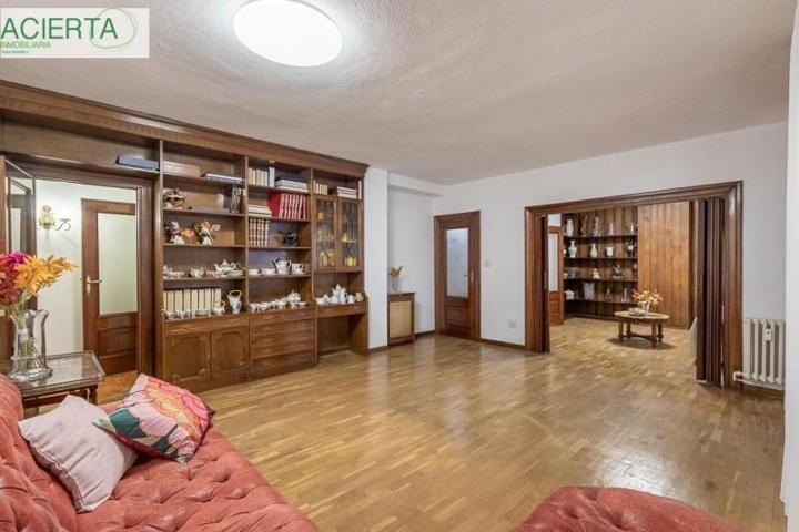 Piso en venta en Granada, Constitucion photo 0