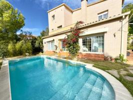 Casa en venta en Rubí photo 0