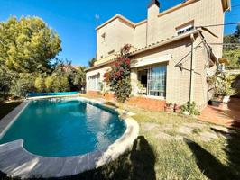 Casa en venta en Rubí photo 0