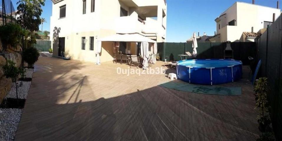 Piso en venta en Estepona, Estepona photo 0