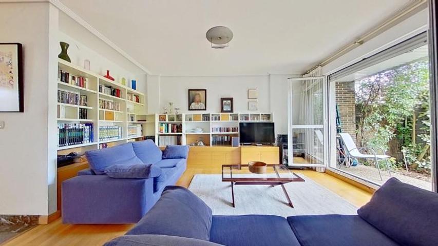 Adosada en venta en Vitoria-Gasteiz, Lakua photo 0