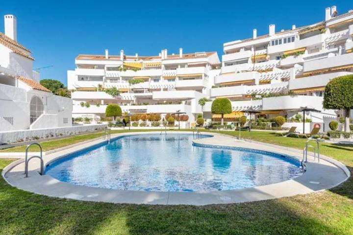 Apartamento en venta en Marbella, Nueva Andalucia - El Dorado photo 0